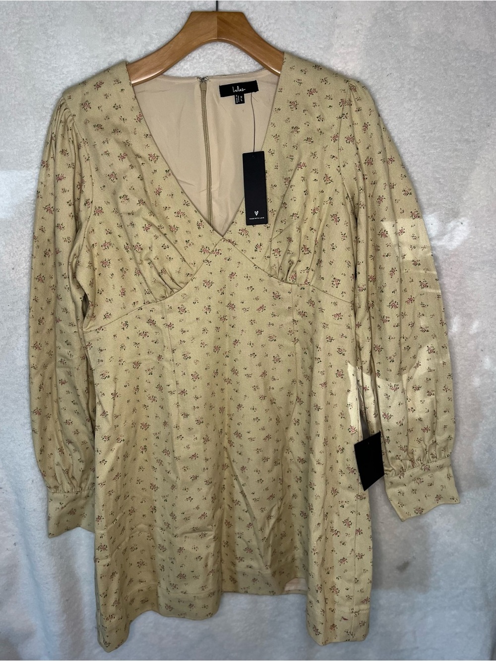 Size XL Lulu's Light Beige Floral V-Neck Long Sleeve Mini Dress